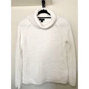 Urban Heritage White Turtleneck